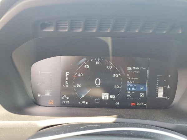2018 VOLVO XC90 Momentum