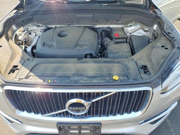 2018 VOLVO XC90 Momentum