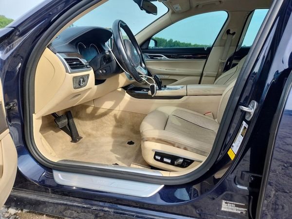 2016 BMW 740