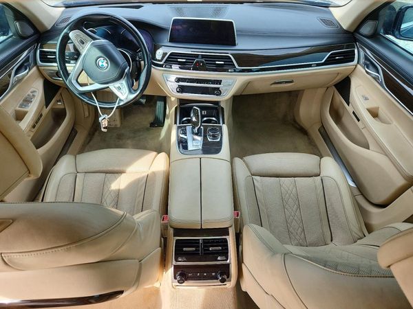 2016 BMW 740