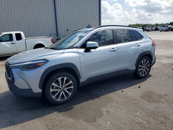 2022 TOYOTA COROLLA CROSS XLE