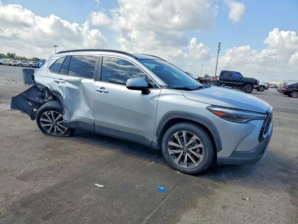 2022 TOYOTA COROLLA CROSS XLE