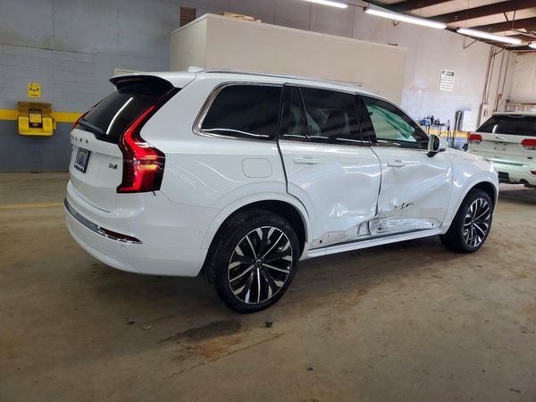 2026 VOLVO XC90 Ultra Bright