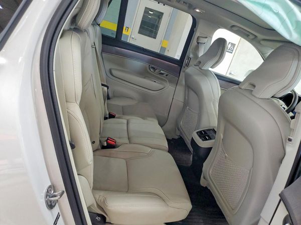2026 VOLVO XC90 Ultra Bright
