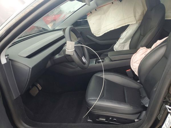 2025 TESLA MODEL 3 — DENT