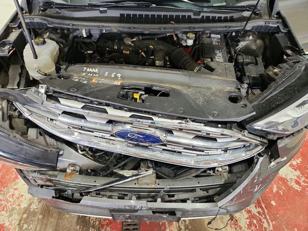 2020 FORD EDGE SEL — Engine bay
