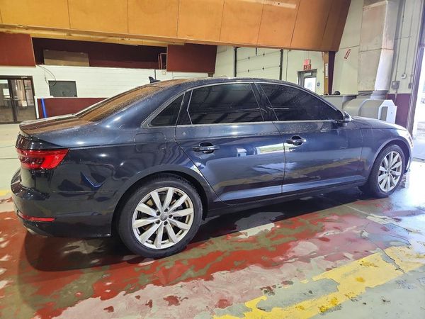 2017 AUDI A4 quattro Premium