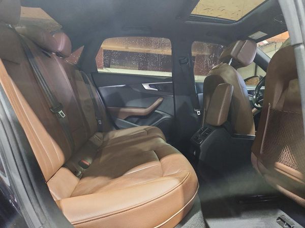 2017 AUDI A4 quattro Premium