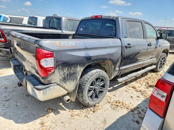 2018 TOYOTA TUNDRA SR5