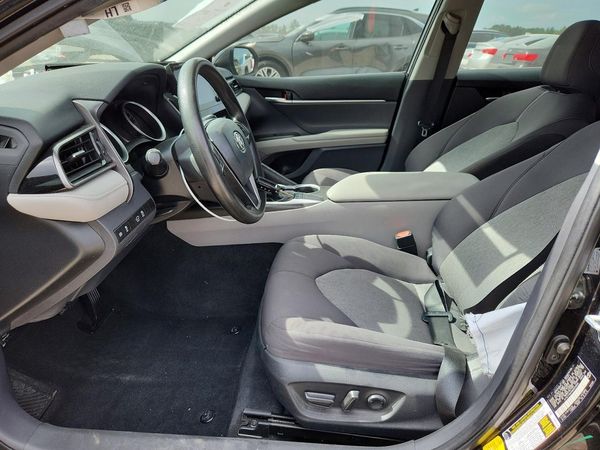 2022 TOYOTA CAMRY LE — DENT