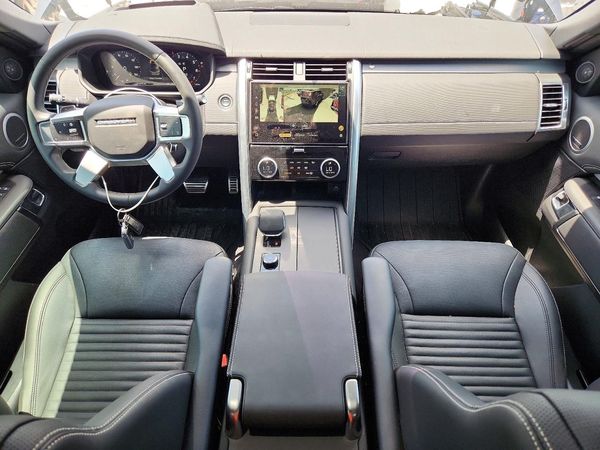 2024 LAND ROVER DISCOVERY P300 Dyanmic SE