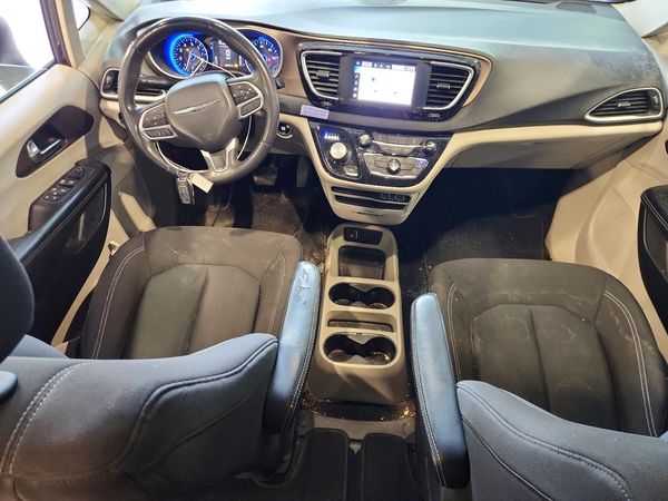 2022 CHRYSLER VOYAGER LX
