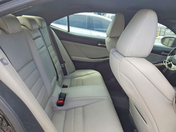 2016 LEXUS IS