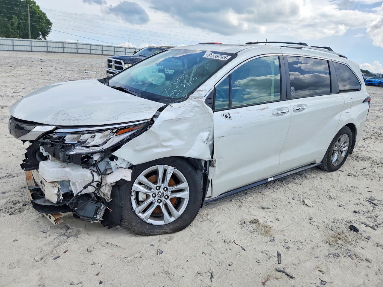 2022 TOYOTA SIENNA Limited
