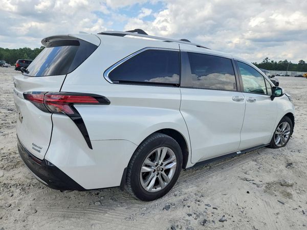 2022 TOYOTA SIENNA Limited