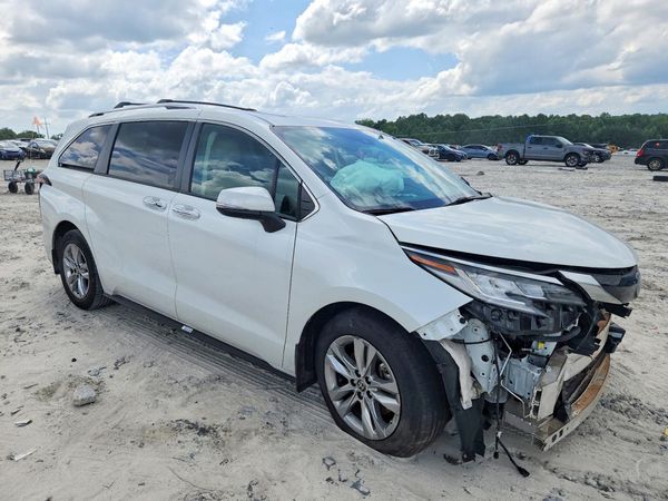 2022 TOYOTA SIENNA Limited