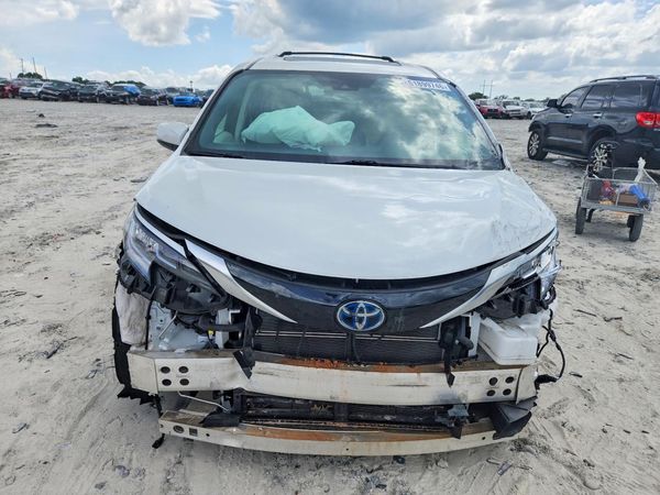 2022 TOYOTA SIENNA Limited