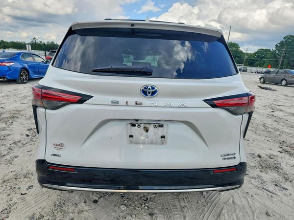 2022 TOYOTA SIENNA Limited