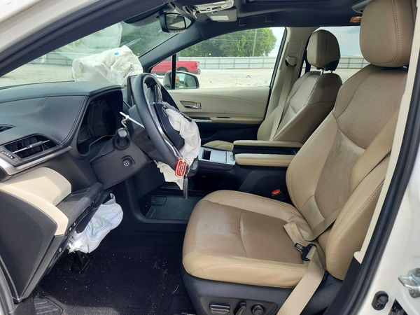 2022 TOYOTA SIENNA Limited