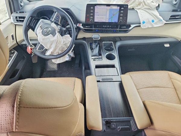 2022 TOYOTA SIENNA Limited