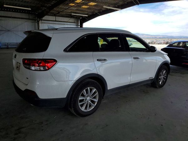 2016 KIA SORENTO L / LX