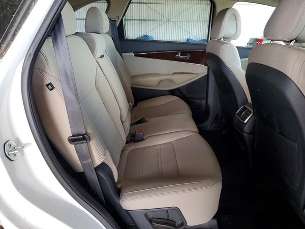 2016 KIA SORENTO L / LX