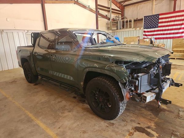 2022 TOYOTA TUNDRA SR5