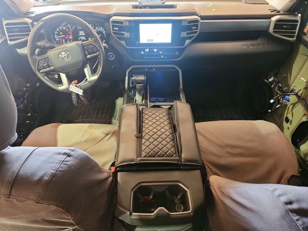 2022 TOYOTA TUNDRA SR5