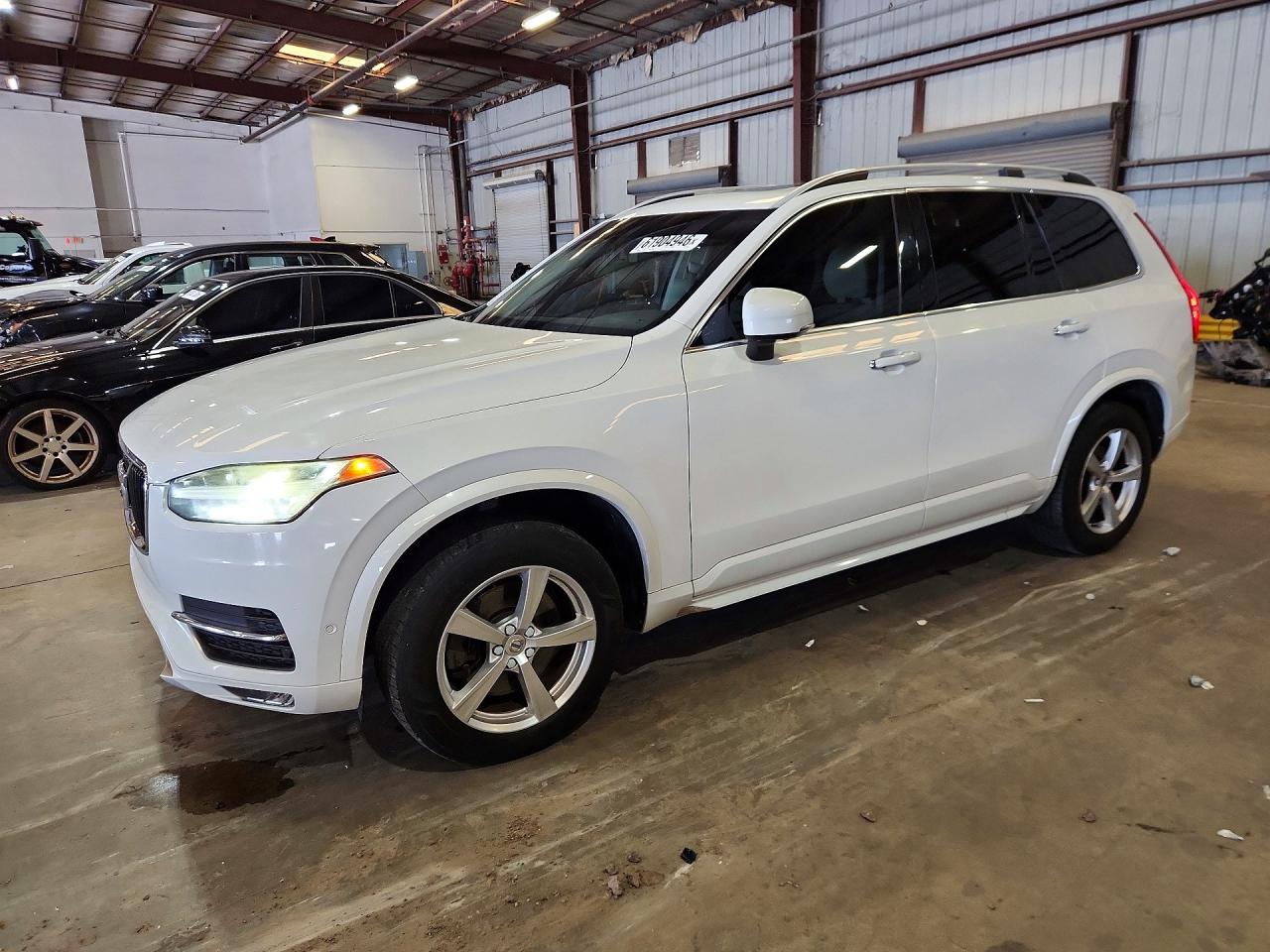 2017 VOLVO XC90 Momentum