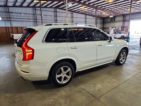 2017 VOLVO XC90 Momentum