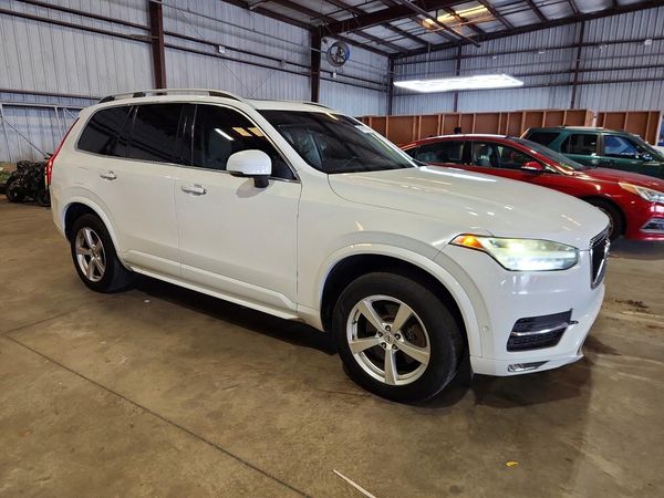 2017 VOLVO XC90 Momentum
