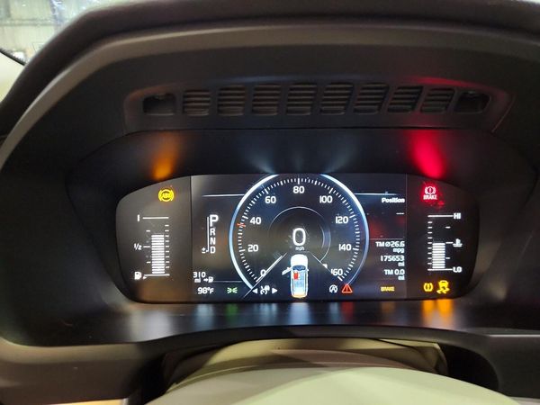 2017 VOLVO XC90 Momentum
