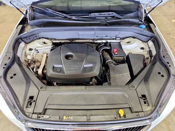 2017 VOLVO XC90 Momentum