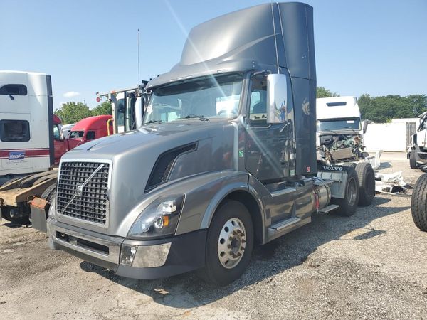 2014 VOLVO VNL