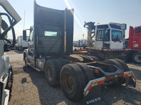 2014 VOLVO VNL