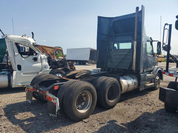 2014 VOLVO VNL