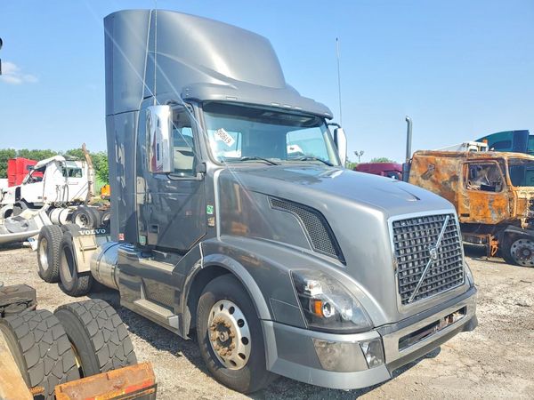 2014 VOLVO VNL