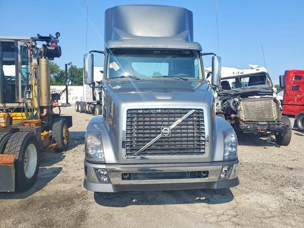 2014 VOLVO VNL