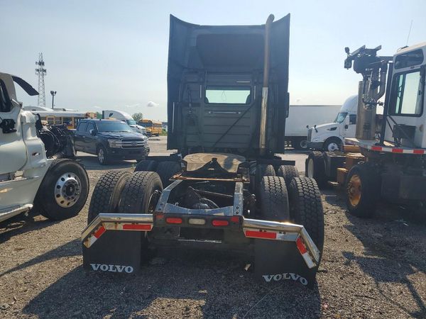 2014 VOLVO VNL