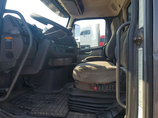 2014 VOLVO VNL