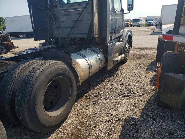 2014 VOLVO VNL