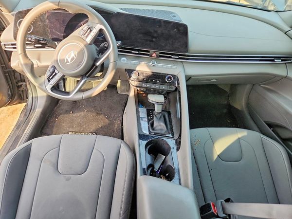 2025 HYUNDAI ELANTRA