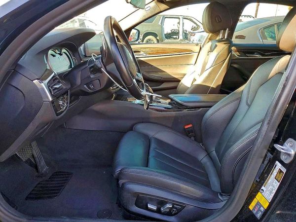 2019 BMW 530E