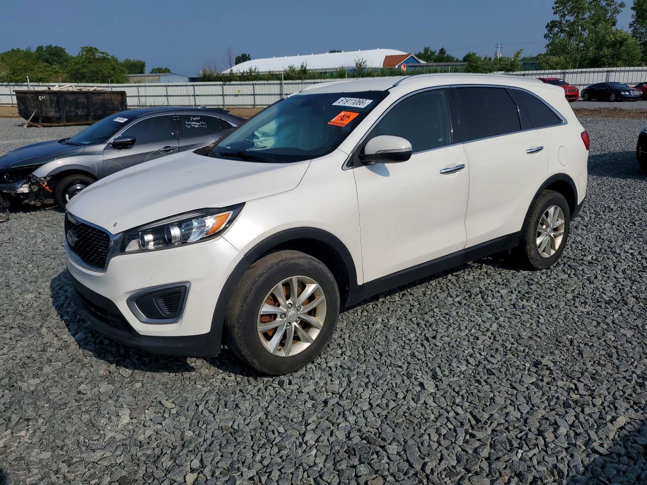 2016 KIA SORENTO L / LX