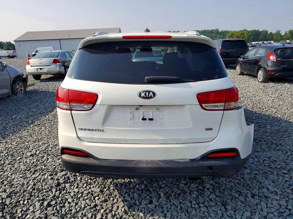 2016 KIA SORENTO L / LX