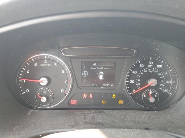 2016 KIA SORENTO L / LX