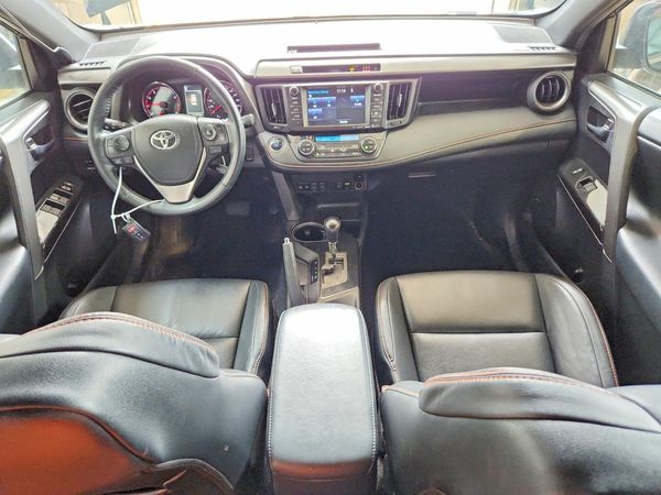 2018 TOYOTA RAV4 SE