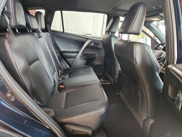 2018 TOYOTA RAV4 SE