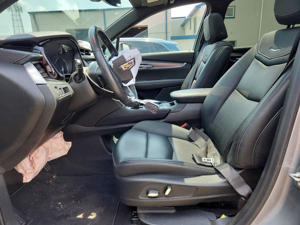 2024 CADILLAC XT6 Luxury