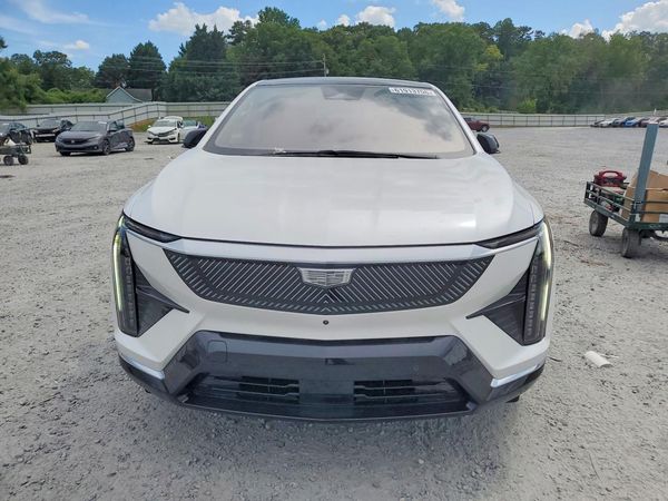 2025 CADILLAC OPTIQ Luxury 2